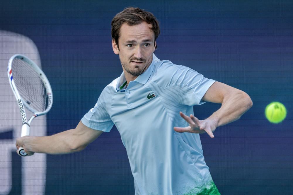 雷霆11月24日以122-95大胜开拓者，杨瀚森打破中国球员NBA得分纪录，展现强大实力。